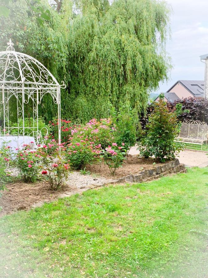 Isabelle'S Rosegarden Hotell Beckerich Exteriör bild